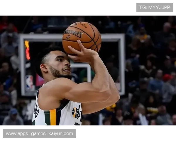 深圳防守层层压迫,布克急停跳投打成关键回合：商业视角下的篮球瞬间与品牌机遇