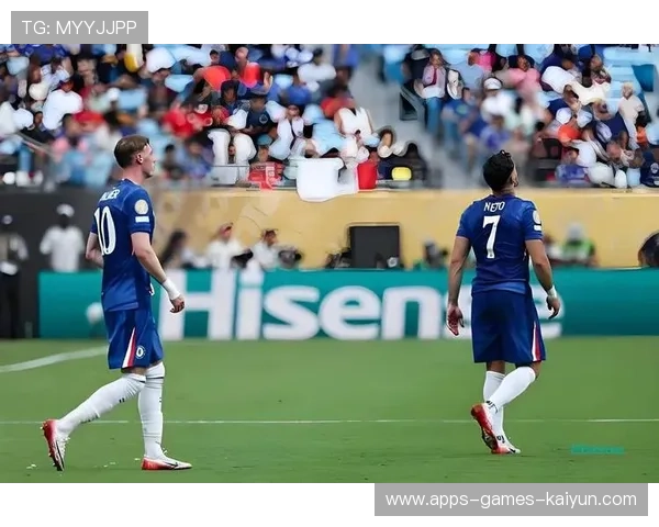 本菲卡的左路传中：穿透门前的致命关键