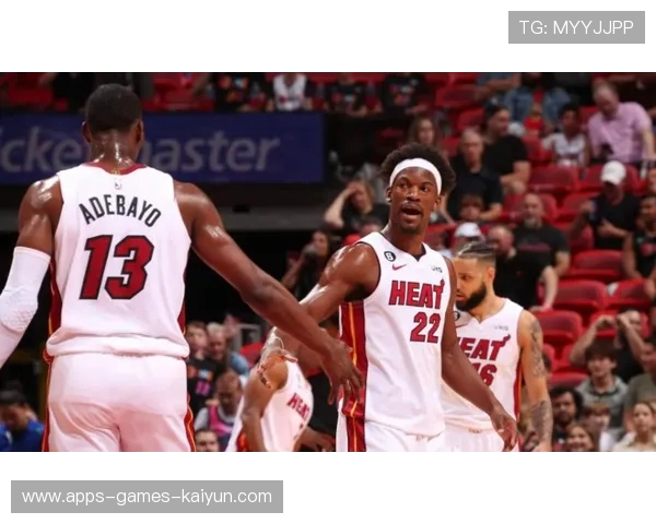 巴特勒压哨两分打进，热火紧咬对方